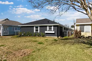 4612 Ave Q 1/2, Galveston, TX 77551 - Photo 3