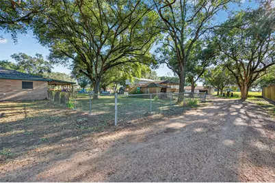 402 Fm 360 Road, Beasley, TX 77417 - Photo 9