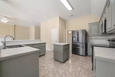 11 Crestview Trail, Houston, TX 77082 - Photo 7