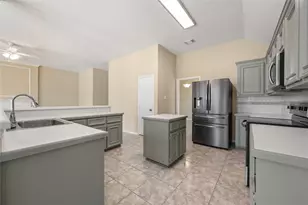 11 Crestview Trail, Houston, TX 77082 - Photo 7