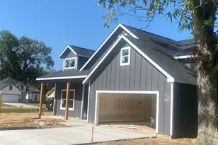 630 Charter St, Columbus, TX 78934 - Photo 1