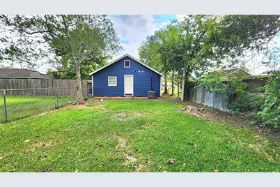 419 N Parrish Street, Angleton, TX 77515 - Photo 3