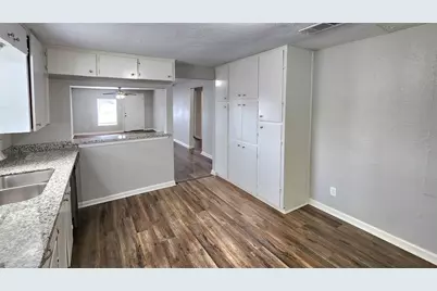 419 N Parrish Street, Angleton, TX 77515 - Photo 17