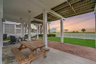 14458 Spyglass Cir, Galveston, TX 77554 - Photo 11