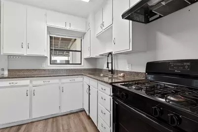 315 Acacia Street, Lake Jackson, TX 77566 - Photo 5