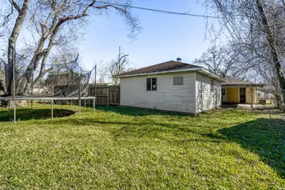 315 Acacia Street, Lake Jackson, TX 77566 - Photo 21