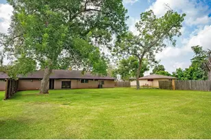 117 Lazy Ln, Lake Jackson, TX 77566 - Photo 21