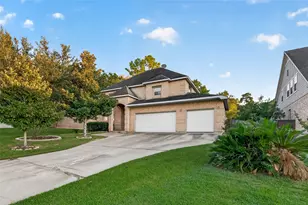 211 April Waters Dr W, Conroe, TX 77356 - Photo 3