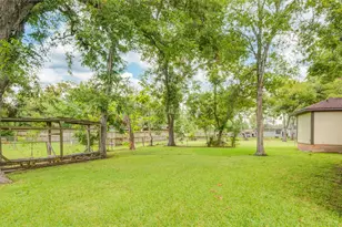 203 Old Angleton Rd, Lake Jackson, TX 77566 - Photo 27