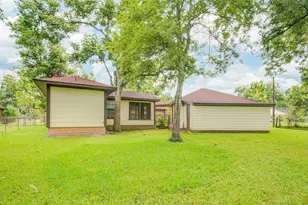 203 Old Angleton Rd, Lake Jackson, TX 77566 - Photo 25