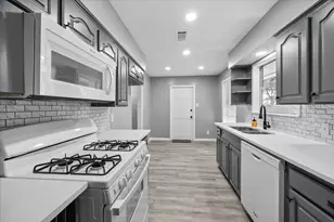 901 Ivy Ave, Deer Park, TX 77536 - Photo 3
