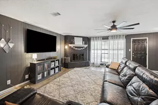 503 West St, Sealy, TX 77474 - Photo 7