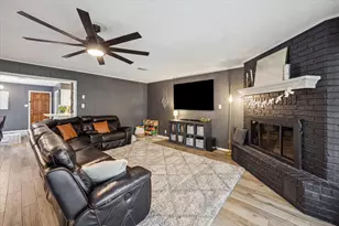 503 West St, Sealy, TX 77474 - Photo 5