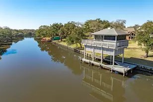 692 County Rd 605, Angleton, TX 77515 - Photo 3