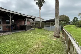 312 Green Isle Ave, Dickinson, TX 77539 - Photo 17