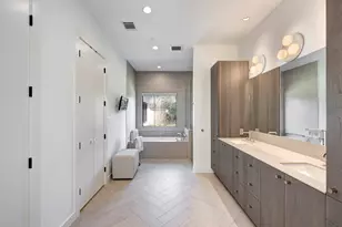 11105 S Country Squire St, Piney Point Village, TX 77024 - Photo 19