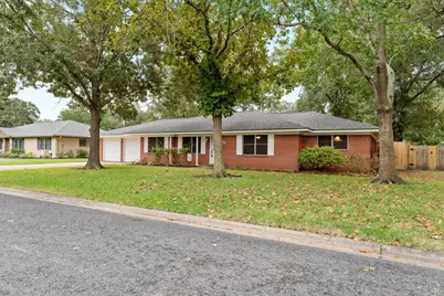 1317 Wallace Street, El Campo, TX 77437 - Photo 3