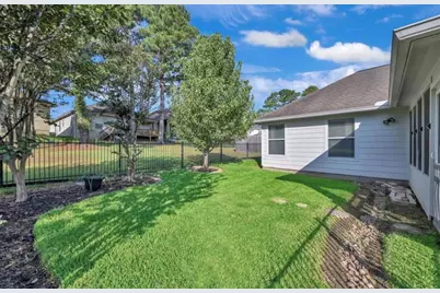 105 Harbor Court Drive, Conroe, TX 77356 - Photo 3