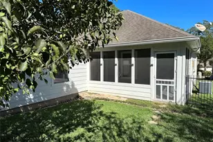 105 Harbor Ct Dr, Conroe, TX 77356 - Photo 7