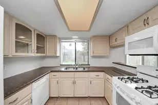 9423 Garden Bridge St, Houston, TX 77075 - Photo 11