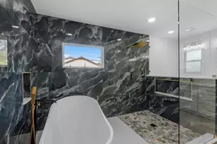 10514 Emnora Ln, Houston, TX 77043 - Photo 13