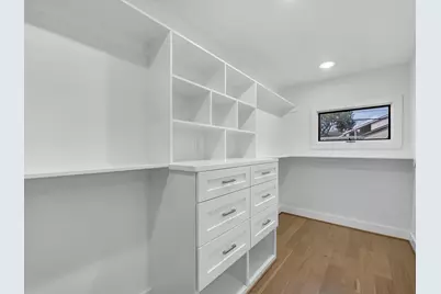 10514 Emnora Lane, Houston, TX 77043 - Photo 15