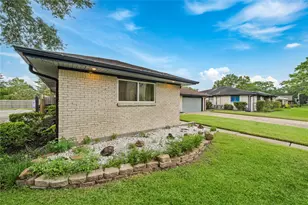 9022 Quebec Dr, Houston, TX 77096 - Photo 9