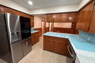 2015 51st St, Galveston, TX 77551 - Photo 11