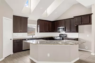 8510 Amber Bend Drive, Baytown, TX 77521 - Photo 9