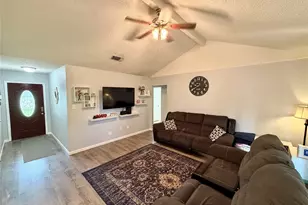 725 E Plum St, Angleton, TX 77515 - Photo 5