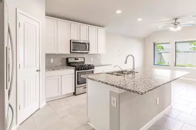 7558 Highland Chase Drive, Richmond, TX 77407 - Photo 9