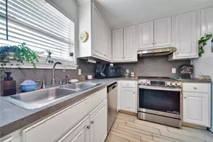 16389 Sun View Ln, Conroe, TX 77302 - Photo 9