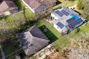 1801 N Ave T, Freeport, TX 77541 - Photo 3