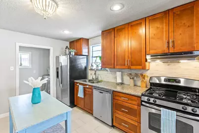 2127 65th Street, Galveston, TX 77551 - Photo 9