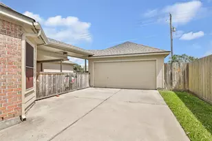 1864 Silent Shore Ct, League City, TX 77573 - Photo 5