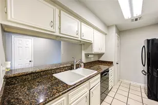 940 Wycliffe Dr, Houston, TX 77079 - Photo 37