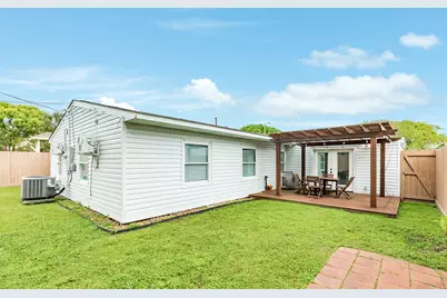 105 Marlin Avenue, Galveston, TX 77550 - Photo 21