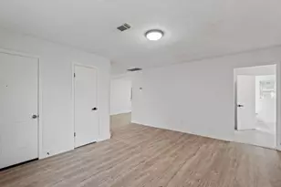 2217 Meadow Ln, La Marque, TX 77568 - Photo 9