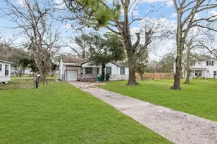 2217 Meadow Ln, La Marque, TX 77568 - Photo 1