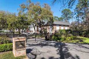 8954 Chatsworth Dr, Houston, TX 77024 - Photo 29