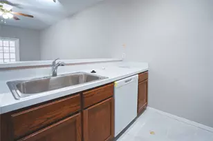 8055 Cambridge St, Houston, TX 77054 - Photo 9