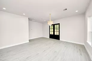 5218 Higgins St, Houston, TX 77033 - Photo 9