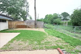 202 Coronation Dr, Houston, TX 77034 - Photo 5