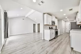 311 Stonehenge Ln, Friendswood, TX 77546 - Photo 13