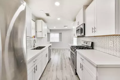 311 Stonehenge Lane, Friendswood, TX 77546 - Photo 11