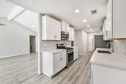 311 Stonehenge Lane, Friendswood, TX 77546 - Photo 9