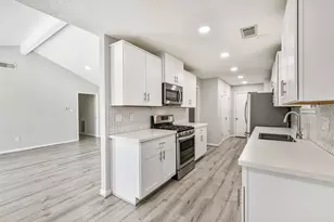 311 Stonehenge Ln, Friendswood, TX 77546 - Photo 9