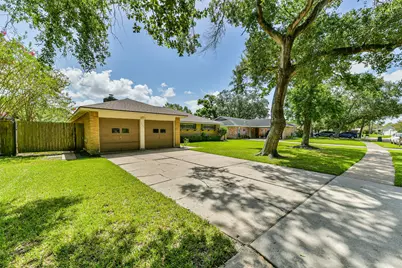 311 Stonehenge Lane, Friendswood, TX 77546 - Photo 3