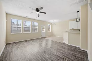 59 E Stedhill Loop, The Woodlands, TX 77384 - Photo 3