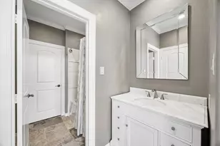 907 Enclave Lake Dr, Houston, TX 77077 - Photo 31